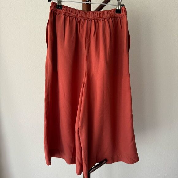 Abercrombie & Fitch Pleated Long Line Shorts - Tomato Red - Picture 2 of 9